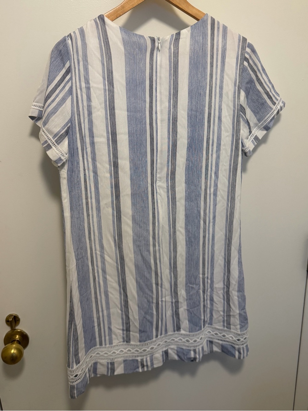 LULU's  Short Sleeve Mini Dress size M medium EUC blue and white coquette girl - Picture 12 of 13